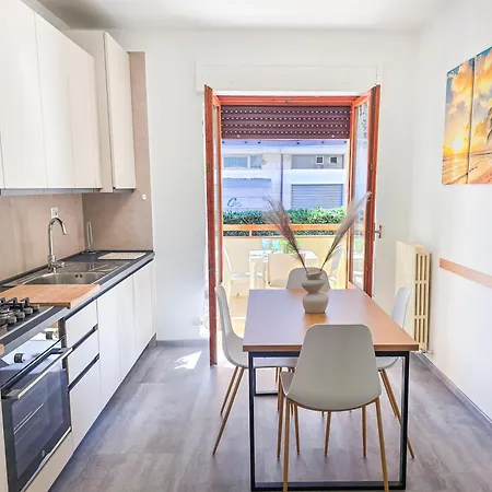 Apartamento Trilocale Volta In Seconda Fila Mare
