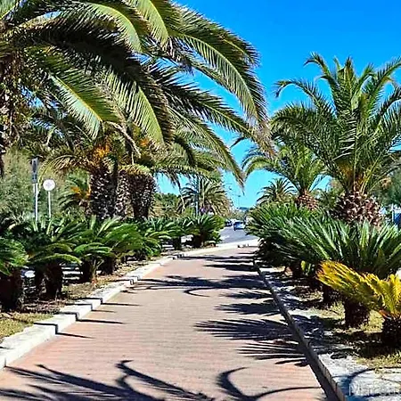 Apartment Trilocale Volta In Seconda Fila Mare *
