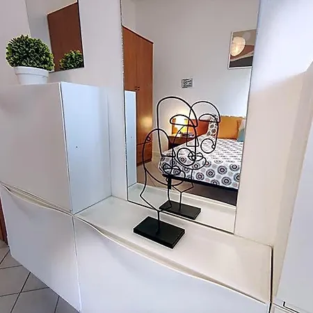 Apartment Trilocale Volta In Seconda Fila Mare *